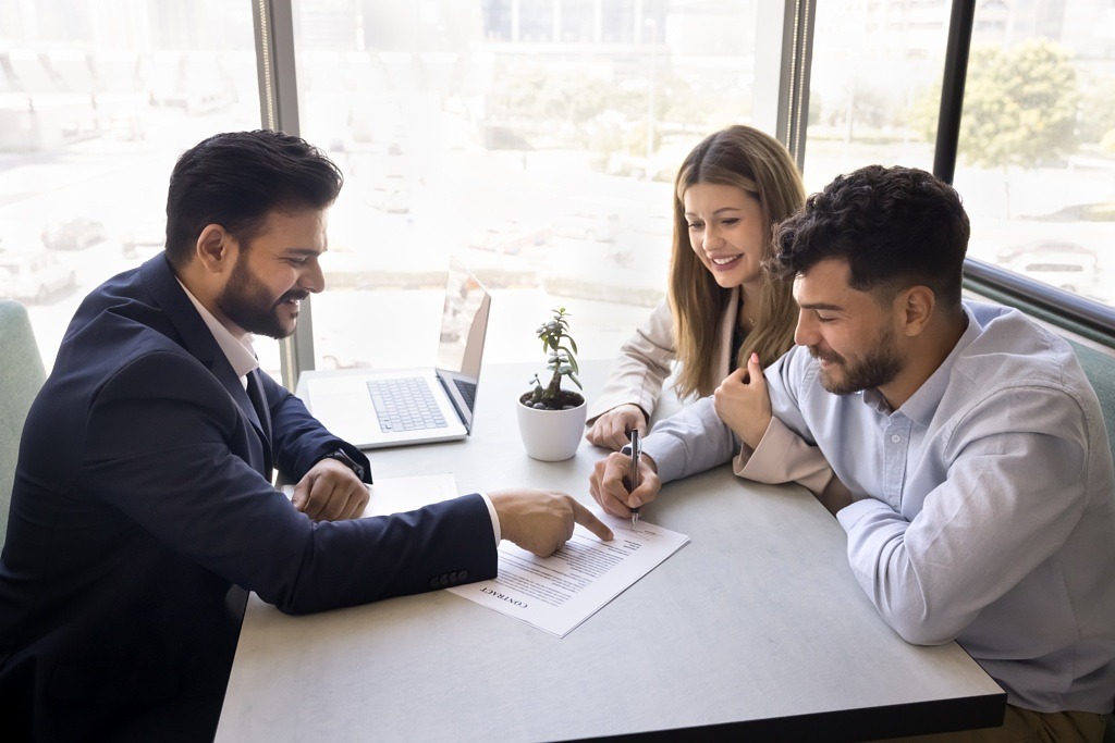 tenant and guarantor signing a contract