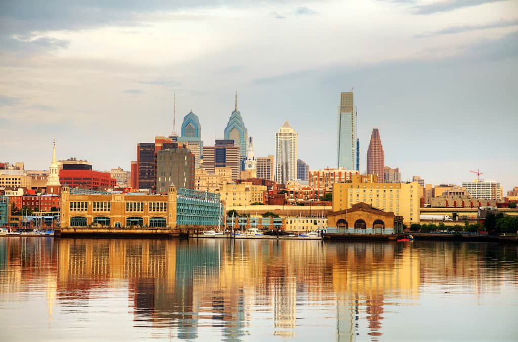 philadelphia pennsylvanis skyline and river