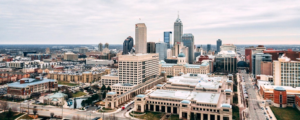 indianapolis indiana skyline with clouds