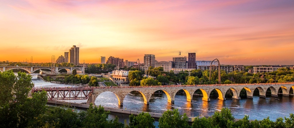what is minnesota known for? It's cities, lakes and beautiful wildlife.