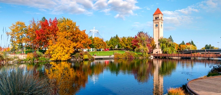 Beautiful view of a lake in Spokane during the fall in Washington