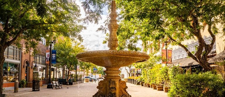 A photo of the Chiarini Fountain in Santa Ana